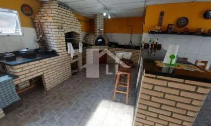 Casa toda planejada 400m² com 2 suítes, closet, lavabo, salão de festas, 2 vagas de garagem