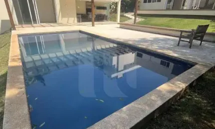 Linda casa  contemporânea em condomínio fechado com projeto arquitetônico diferenciado  para Locação