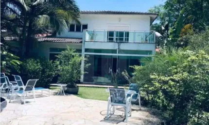Linda Casa na Granja Viana 4 dormitórios para venda com piscina