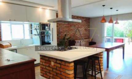 Linda casa de condomínio 237m² com 4 dormitórios e 4 vagas de garagem
