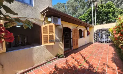 Casa sobrado no continental 4 quartos, 1 suíte, 480m² de terreno