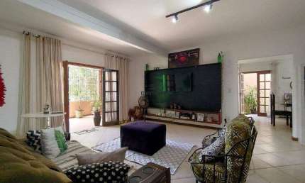 Refúgio Urbano: Casa Exclusiva em Localização Privilegiada no Sol Nascente, Guarapari ES?