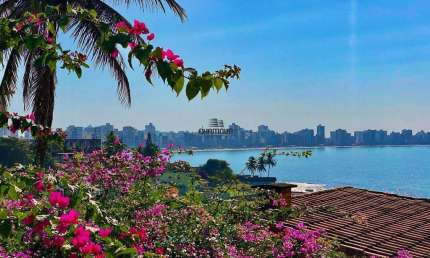 Casa à venda. 2 residências. Localização privilegiada – Centro Guarapari/ES