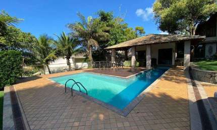 Linda Casa à Venda no Luxuoso Condomínio Aldeia da Praia