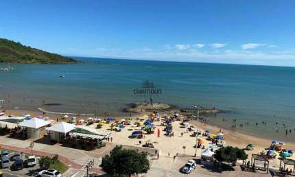Cobertura com 5 quartos, varanda e piscina de frente para o mar na Praia do Morro.