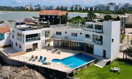 Casa com 7 quartos à venda na Rua Augusta Alexandrina da Conceição, Enseada Azul, Guarapari