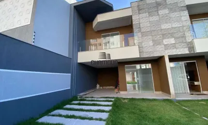 Casa Duplex a venda na Praia do Morro com 3 quartos sendo 1 suite com closet e 2 vagas na garagem.