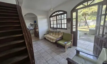 Oportunidade única na Praia do Morro – Casa Triplex à venda!