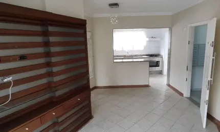 Vende-se Apto 2 Qtos a 50m da praia no Canto do Forte em Praia Grande/SP
