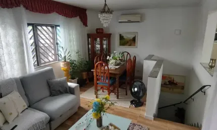 Vende-se casa sobreposta alta na Vila Belmiro em Santos/SP