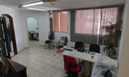 Vende-se sala comercial 60m² no Gonzaga em Santos/SP