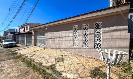 Casa à Venda em Taguatinga Norte: 5 qtos  por R$520.000