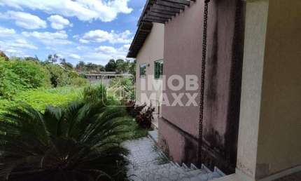Casa de condomínio no Jardim Botânico, 4 quartos, 3 suítes, 360m², quintal de 1253m², venda adjudicada.