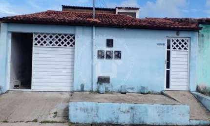 Casa pra vender no Marcos Freire III com 2 kitnets alugadas