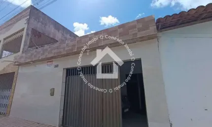 Casa à venda no Conjunto Eduardo Gomes com 3 quartos
