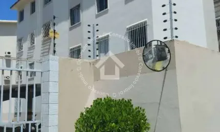 Vende-se apartamento no CONDOMÍNIO PRAIAS DO FORTE com 03 quartos no bairro Farolândia