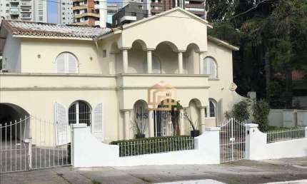 Casa Residencial á VENDA 438m², 6 Quartos sendo 4 Suítes, Pacaembu - São Paulo