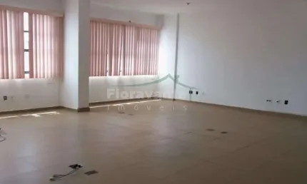 Sala comercial com bom espaço, bem funcional, ótima para quem trabalha com porto, alfândega , receita e polícia federal.