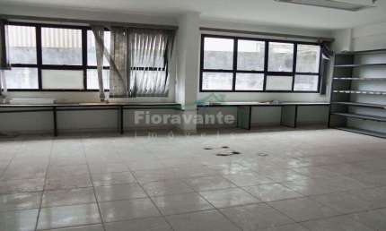 Sala Comercial com bom espaço, bem funcional, ótima para quem trabalha com porto, alfândega , Receita e Polícia Federal.