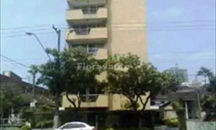 Apartamento com 04 dormitórios sendo 02 suítes com hidro e duas vagas de garagem no Embaré 02 salões de festas um inferior e outro superior sendo o superior com  piscina e solário.
