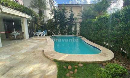 Casa com 5 dorms, Campo Grande, Santos. Lazer com piscina.