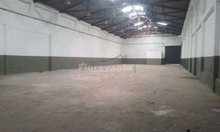 ARMAZÉM NA VILA MATHIAS COM 945m² total - RUA RECÉM REFORMADA