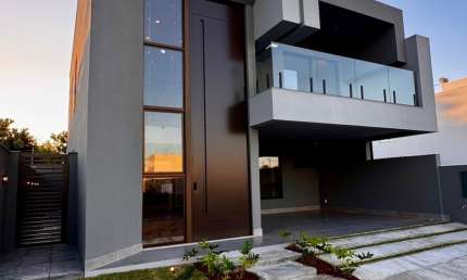 Linda casa de luxo para venda  em condomínio no Sim