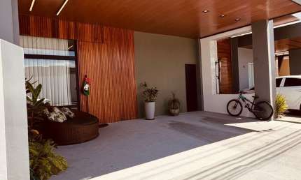 Excelente casa de alto padrão em condomínio para locação