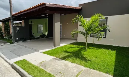 Excelente casa 3/4 para locação em condomínio no Sim