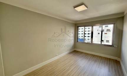 APARTAMENTO COM VISTA LIVRE A UMA QUADRA E MEIA DA PRAIA