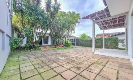 Casa à venda 2 Quartos, 1 Suite, 5 Vagas, 420M², Vila Nova, Novo Hamburgo - RS