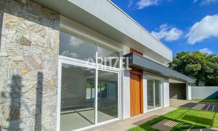 Casa plana com 3 suítes à venda próxima ao CEI no Centro de Campo Bom RS