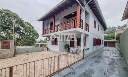 Casa com 3 quartos para alugar na Rua Canoinhas, 83, São José, Novo Hamburgo