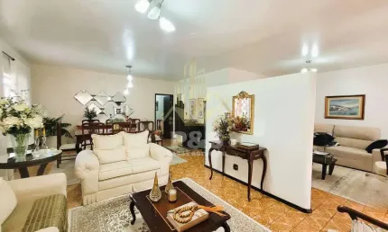 Casa ampla na Vila Sonia, Botucatu. Com 3 dormitórios e muito verde!