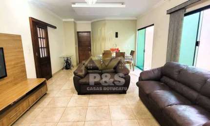 Excelente casa com 3 Dormitórios e Escritório, com Área gourmet!