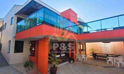 Casa com 583 m2 de terreno, 3 suítes, área gourmet completa e quintal!