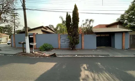 Casa padrao a venda em Residencial Samambaia, Sao Carlos: 3 dormitorios, suite, churrasqueira, piscina e mais!