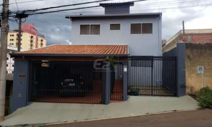 Linda Casa Sobrado a Venda no Centro de Sao Carlos com 3 Suites e Churrasqueira