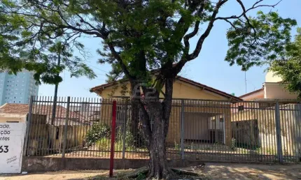Casa a venda no Centro de Sao Carlos | 3 dormitorios, 2 banheiros, 2 garagens