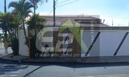 Casa de alto padrao com piscina aquecida e churrasqueira no Jardim Acapulco