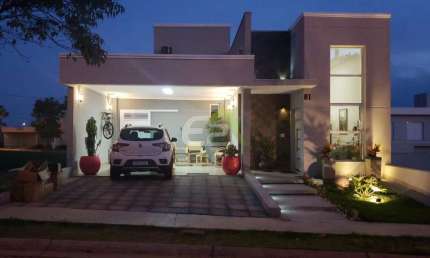 Casa de 3 dormitorios com piscina no Condominio Parque Sisi em Sao Carlos