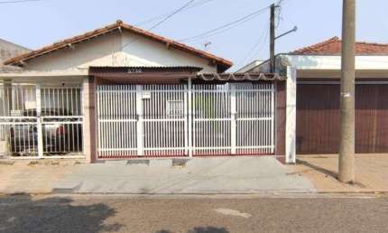Linda Casa a Venda no Centro de Sao Carlos | 3 Dormitorios e Garagem Coberta