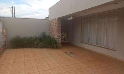 Casa de alto padrao com 3 dormitorios na Vila Prado, Sao Carlos