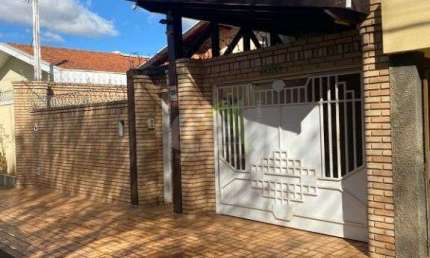 Casa padrao a venda no Centro de Sao Carlos com 3 dormitorios e churrasqueira
