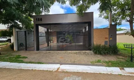 Maravilhosa casa com piscina e energia fotovoltaica no Parque Espraiado