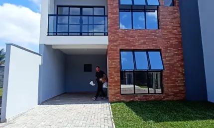O sobrado dos seus sonhos está te esperando no condomínio itaqui – campo largo!