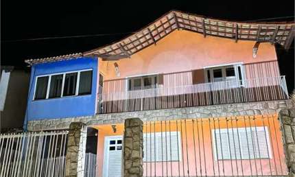 Casa com 6 quartos à venda ou para locação em Vila Santa Cecília - RJ