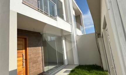 Casa térrea com 3 quartos à venda em Jardim Amália - RJ
