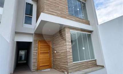 Casa com 3 quartos à venda na Cento E Cinquenta E Quatro, Laranjal, Volta Redonda