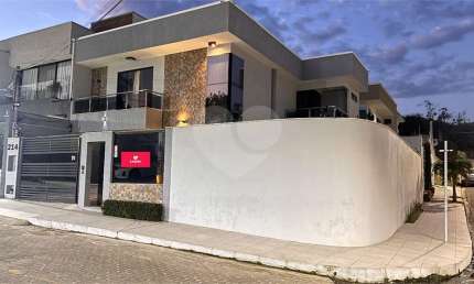 Casa com 3 quartos à venda em Jardim Belvedere - RJ